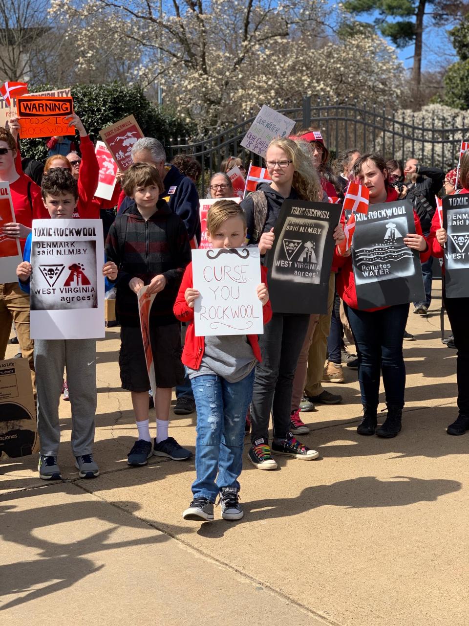 Demonstration ved den danske ambassade i Washington, D.C.