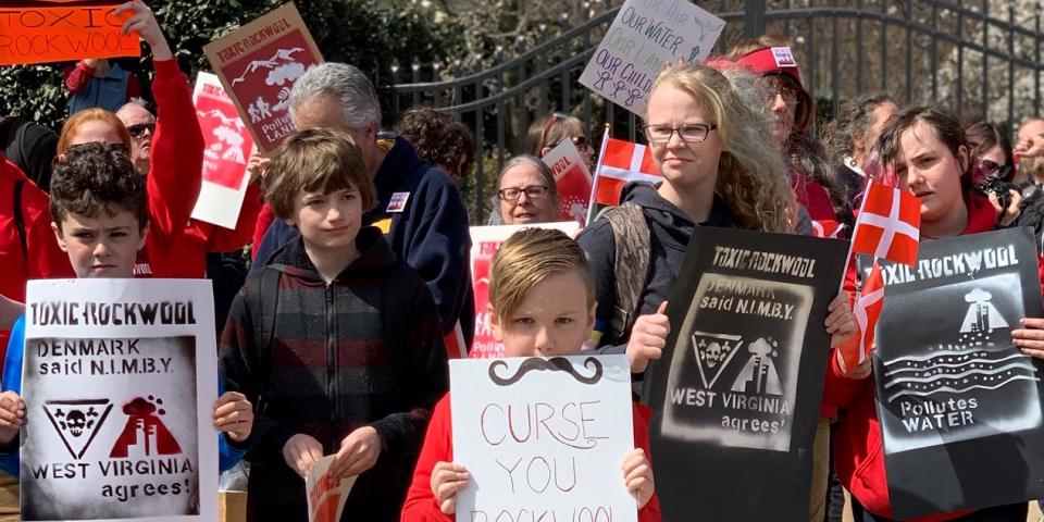 Demonstration ved den danske ambassade i Washington, D.C.