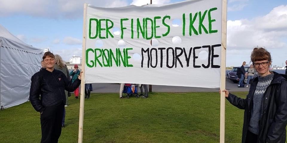 Banner fra demo mod ny motorvej